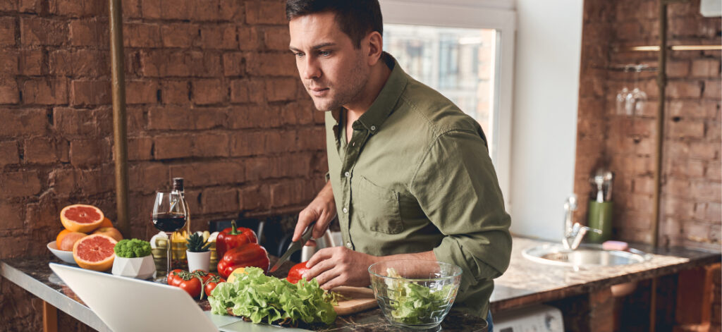 Image of a personal trainer using an AI Meal Plan Generator